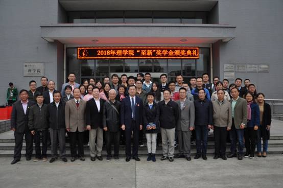 三会后合影.JPG 三会后合影.JPG