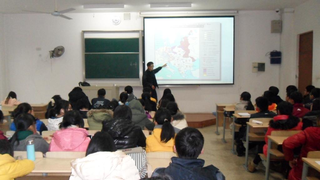 拓宽国际视野，紧随时势步伐——校宣传部荀峥老师为理、药学院讲授形势政策课