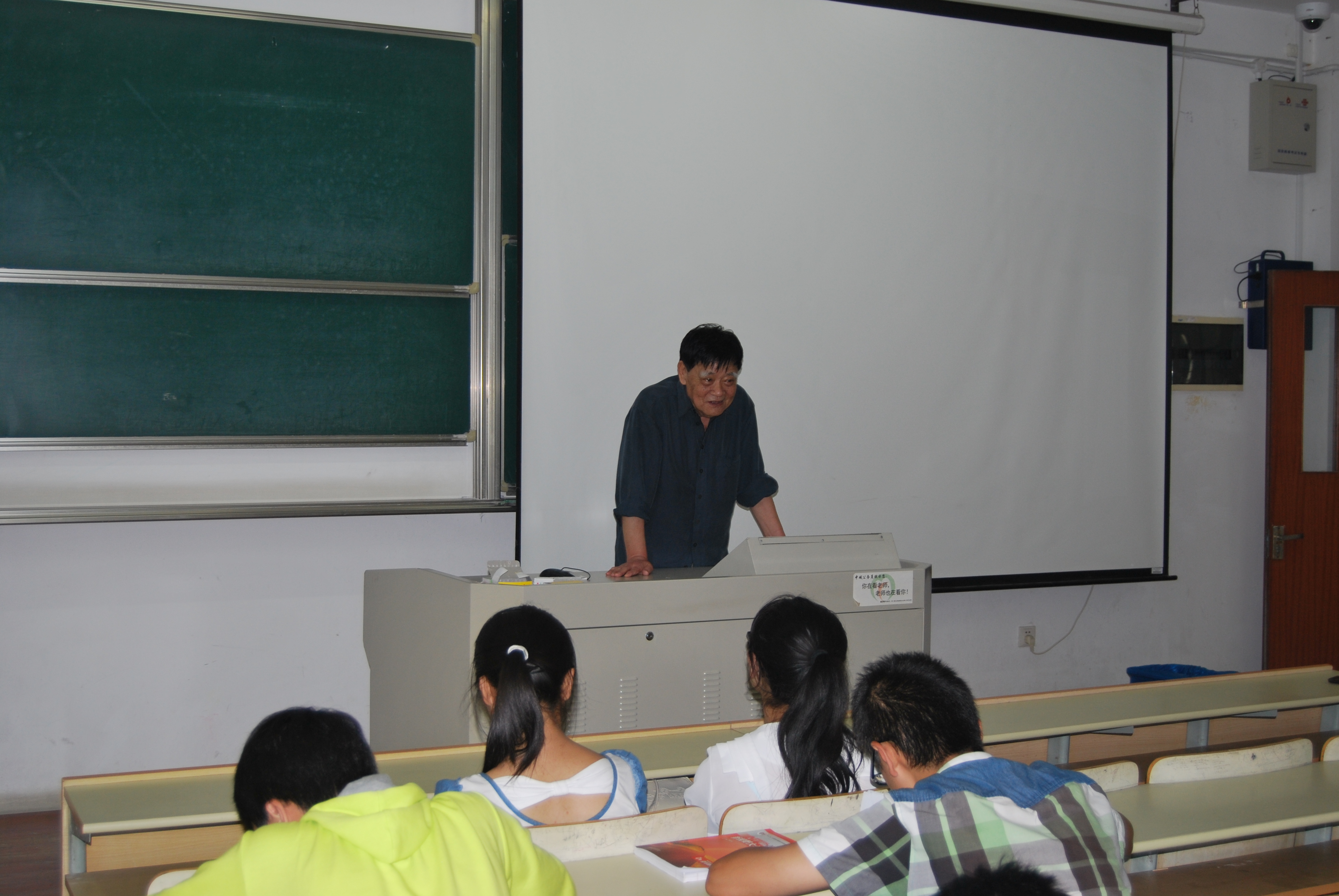 理想照亮前进方向，勤勉铺就成才之路——关工委李宗元老师为我院新生做讲座